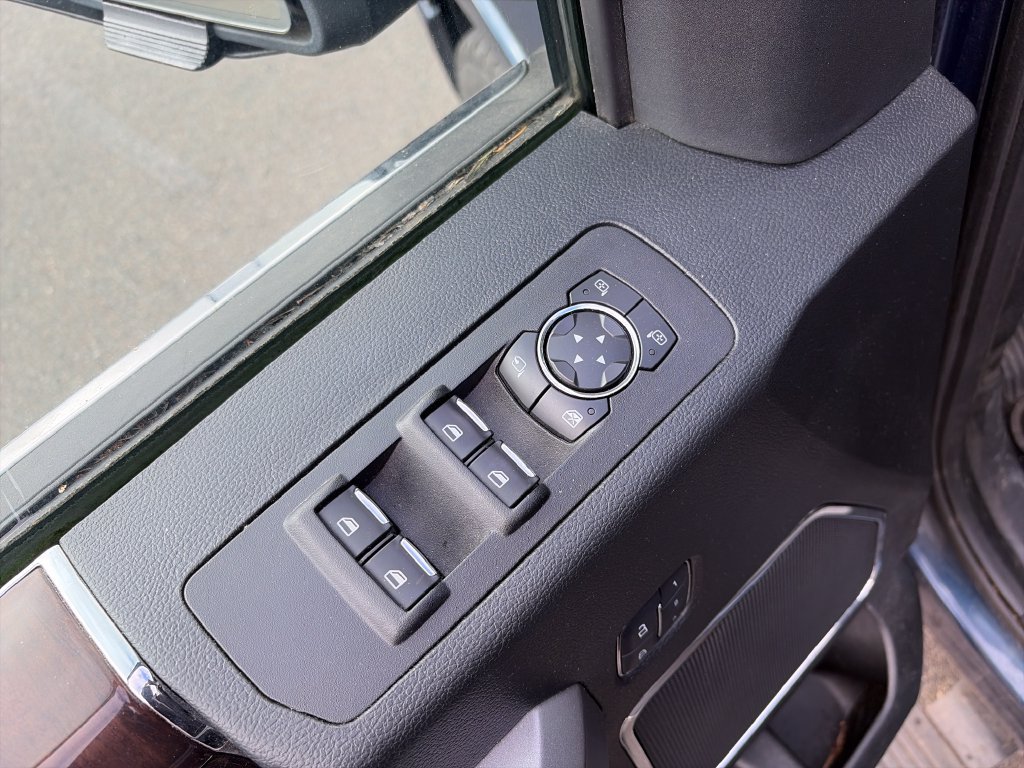 Used 2016 Ford F150 Platinum w/ Equipment Group 701A Luxury AWD/4WD image 18