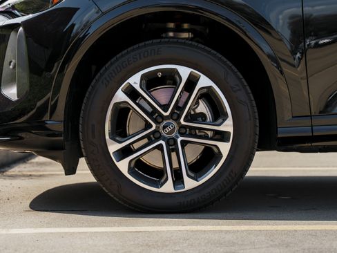 Certified 2025 Audi Q5 Premium w/ Convenience Package image 30