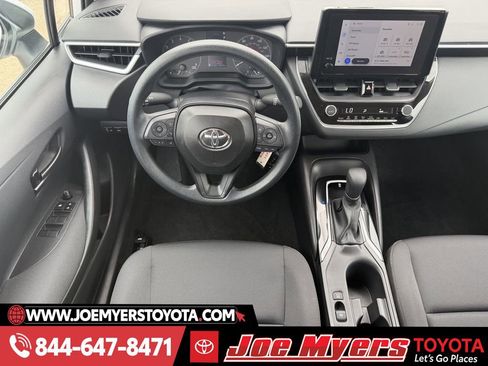 Used 2025 Toyota Corolla LE image 14
