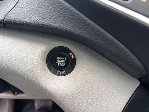 Used 2020 Jeep Cherokee Latitude Lux w/ Comfort/Convenience Group image 32