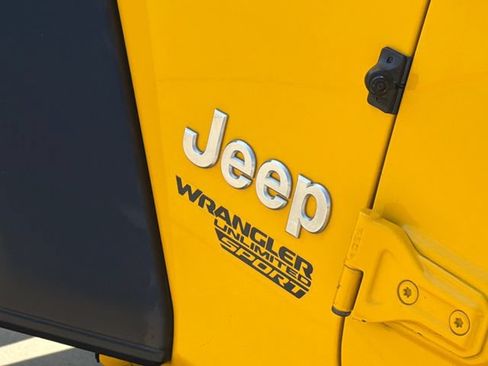 Used 2018 Jeep Wrangler Unlimited Sport AWD/4WD image 5