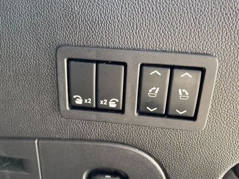 Used 2015 Cadillac Escalade Luxury image 16