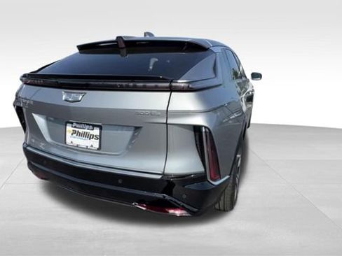 Certified 2024 Cadillac Lyriq Luxury AWD/4WD image 7