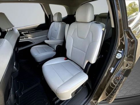 Used 2022 Kia Telluride S image 21