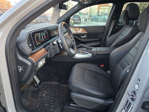 Used 2025 Mercedes-Benz GLS 580 4MATIC image 21