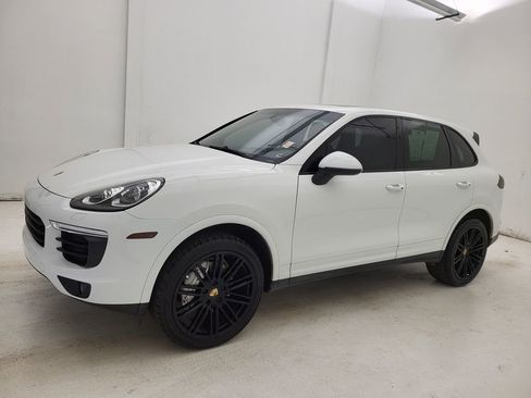 Used 2018 Porsche Cayenne Platinum Edition image 28