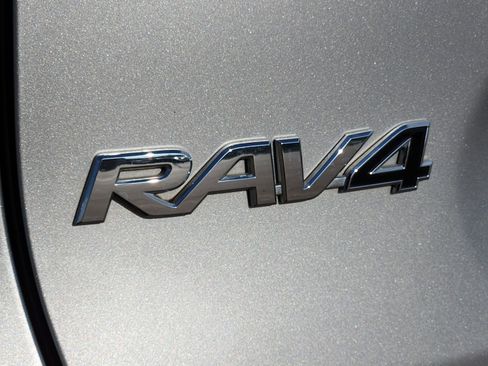 Used 2023 Toyota RAV4 XLE Premium image 12