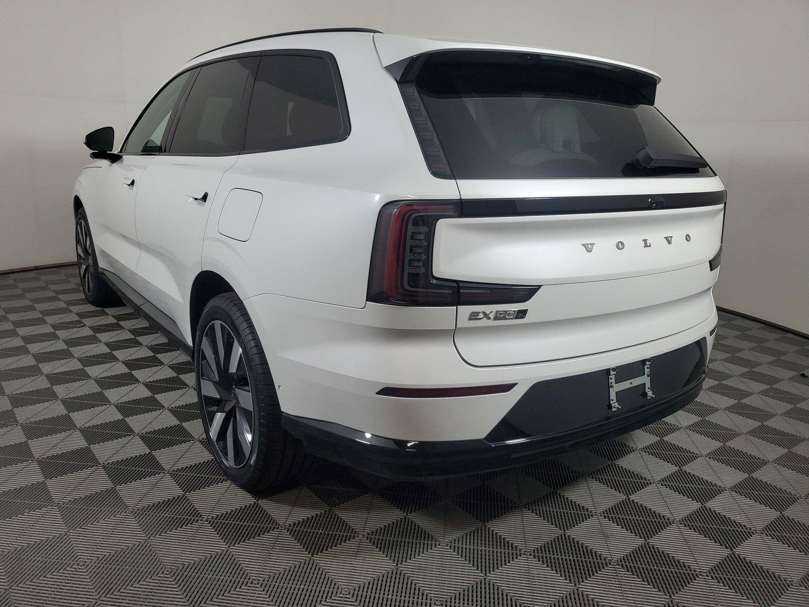 Used 2025 Volvo EX90 Plus AWD/4WD image 4