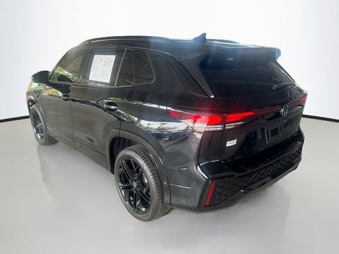 Used 2025 Volkswagen Tiguan SE R-Line image 6