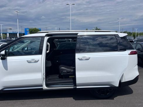 Used 2024 Kia Carnival SX FWD image 9