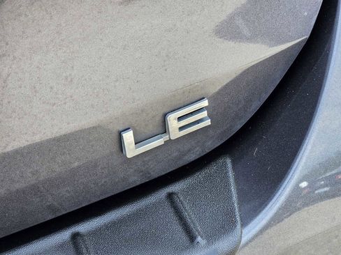 Used 2022 Toyota Highlander LE image 11