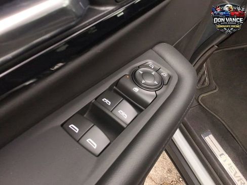 Used 2025 Chevrolet Suburban Z71 AWD/4WD image 11
