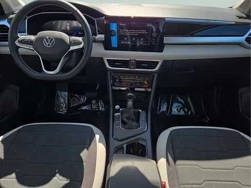 New 2026 Volkswagen Taos SE FWD image 12