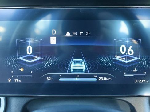 Used 2024 Hyundai Elantra Limited image 30