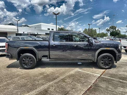 Used 2024 GMC Sierra 2500 AT4 w/ AT4 Premium Plus Package AWD/4WD image 10