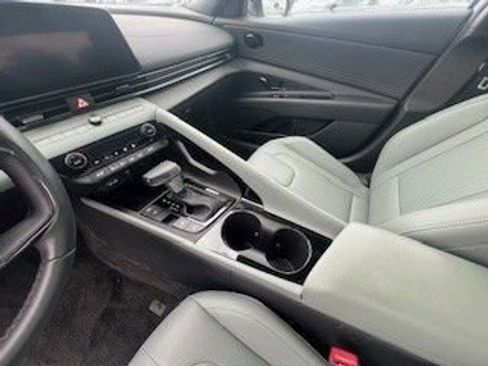 Used 2025 Hyundai Elantra Limited image 15