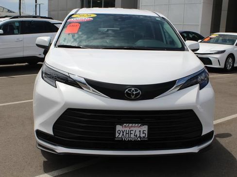 Certified 2026 Toyota Sienna LE FWD image 3