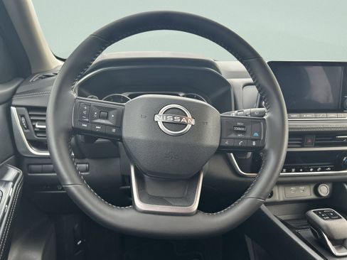 Used 2025 Nissan Rogue SV image 19