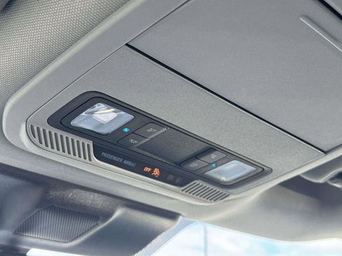 Used 2022 Ford F150 XLT image 12