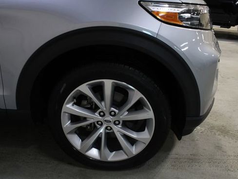 Used 2023 Ford Explorer Platinum w/ Technology Package AWD/4WD image 27