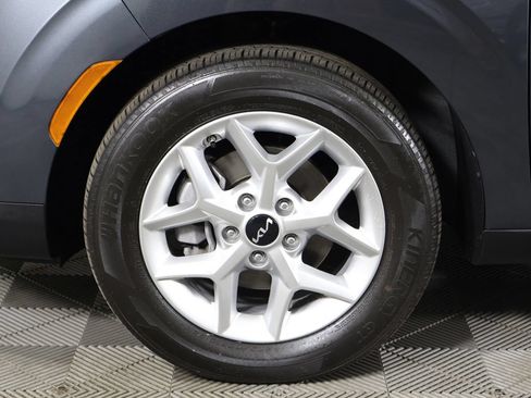 Used 2023 Kia Soul LX w/ LX Technology Package FWD image 20