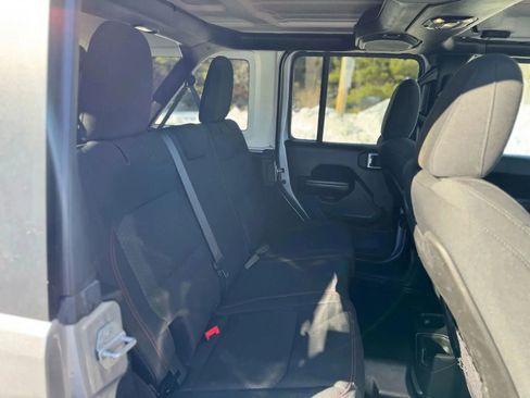 Used 2019 Jeep Wrangler Unlimited Rubicon w/ Cold Weather Group AWD/4WD image 21
