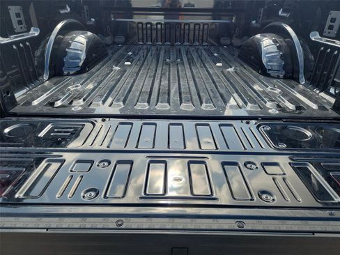 Used 2025 Ford F250 Platinum w/ FX4 Off-Road Package AWD/4WD image 27