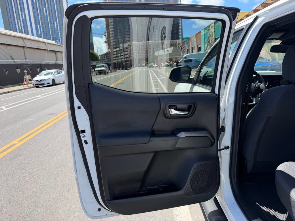 Used 2018 Toyota Tacoma TRD Sport AWD/4WD image 10