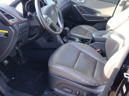 Used 2017 Hyundai Santa Fe Limited image 4