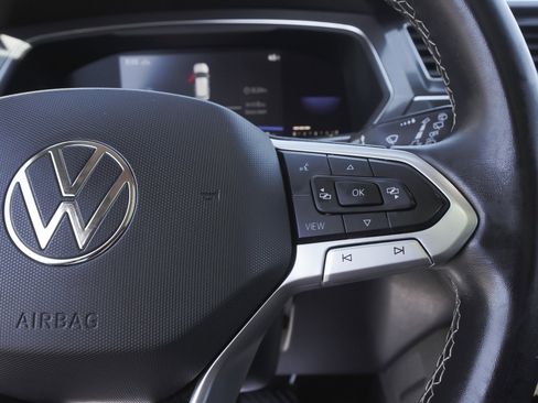 Used 2022 Volkswagen Tiguan SE w/ Panoramic Sunroof Package AWD/4WD image 19