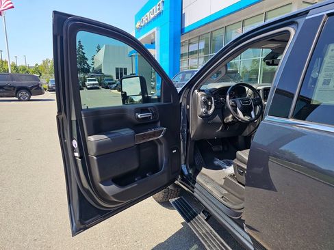 Used 2022 GMC Sierra 2500 Denali w/ Denali Ultimate Package AWD/4WD image 18