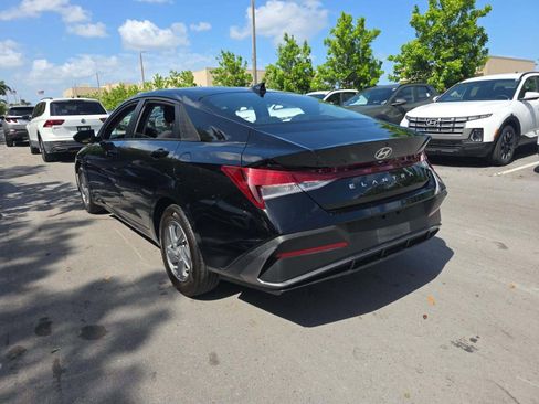 Used 2025 Hyundai Elantra SE FWD image 2