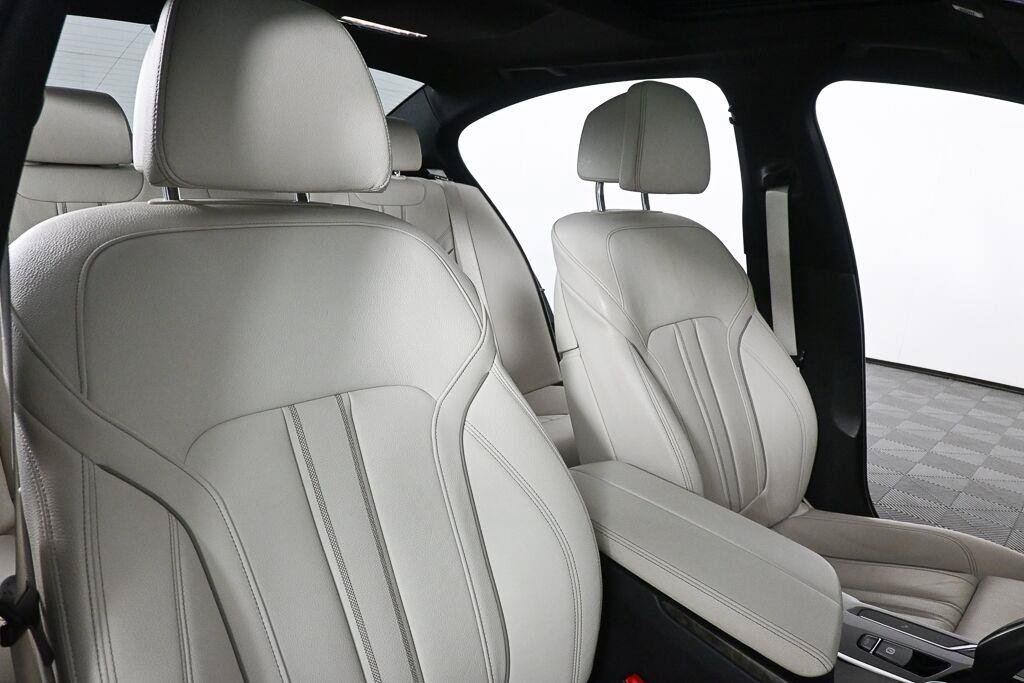 Used 2019 BMW 530i w/ Luxury Package RWD image 19
