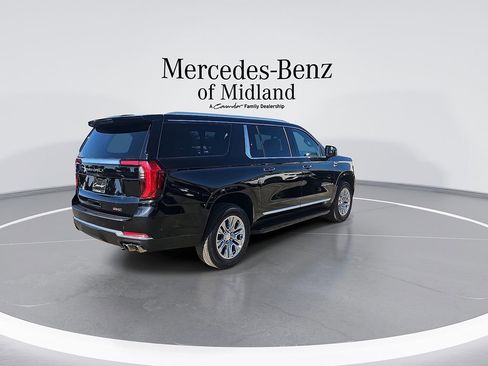 Used 2025 GMC Yukon XL Denali AWD/4WD image 8