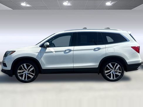 Used 2017 Honda Pilot Touring image 2
