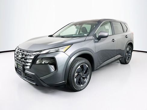Used 2025 Nissan Rogue SV AWD/4WD image 3