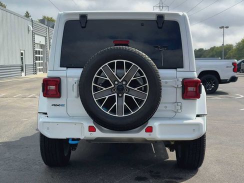 Used 2022 Jeep Wrangler Unlimited Sahara image 3