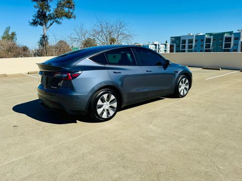 Used 2022 Tesla Model Y Long Range AWD/4WD image 7