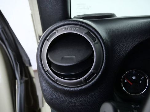 Used 2018 Jeep Wrangler Unlimited Sport S AWD/4WD image 24