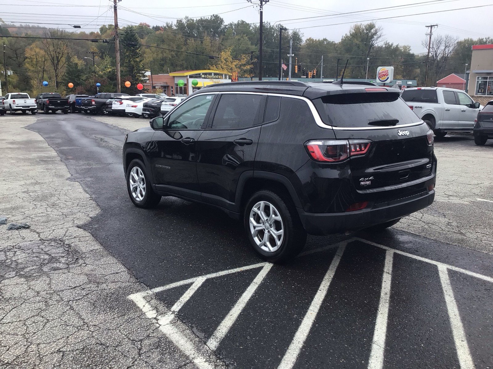 Used 2024 Jeep Compass Latitude AWD/4WD image 3