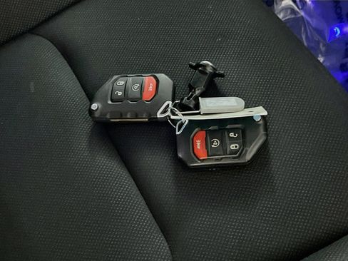 Used 2018 Jeep Wrangler Unlimited Sport S AWD/4WD image 36
