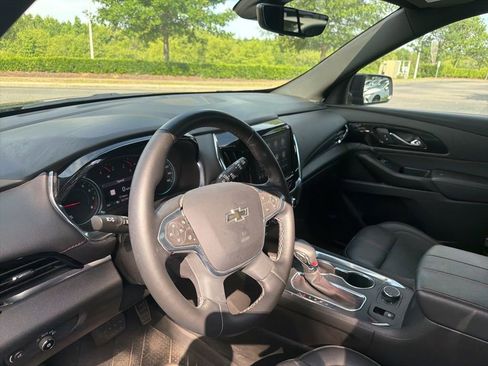 Used 2023 Chevrolet Traverse RS FWD image 8