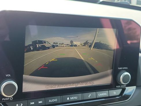 Used 2025 Nissan Pathfinder S FWD image 24