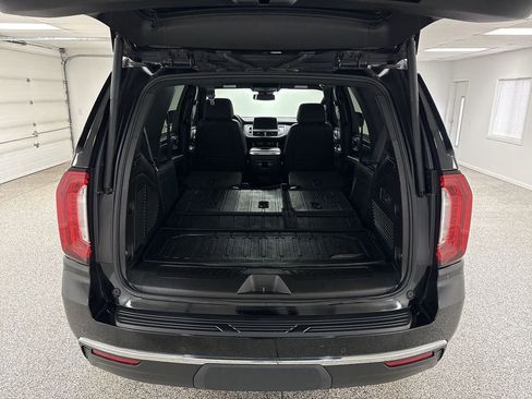 Used 2024 GMC Yukon SLT w/ SLT Luxury Package image 33