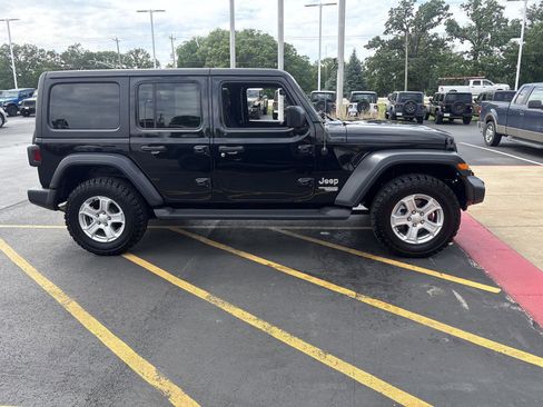 Used 2021 Jeep Wrangler Unlimited Sport AWD/4WD image 4