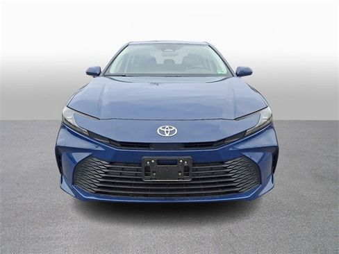 Used 2025 Toyota Camry LE image 2