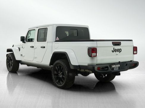Used 2025 Jeep Gladiator Sport image 3