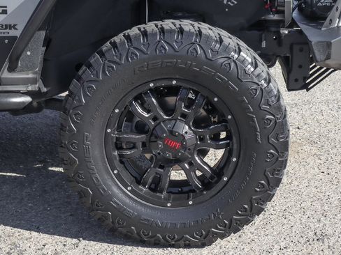 Used 2018 Jeep Wrangler Unlimited Sport S image 38