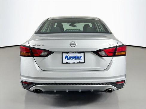 Used 2022 Nissan Altima 2.5 SV w/ SV Premium Package FWD image 3