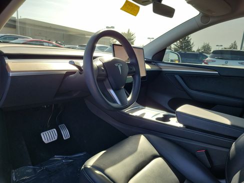 Used 2022 Tesla Model Y Performance image 19